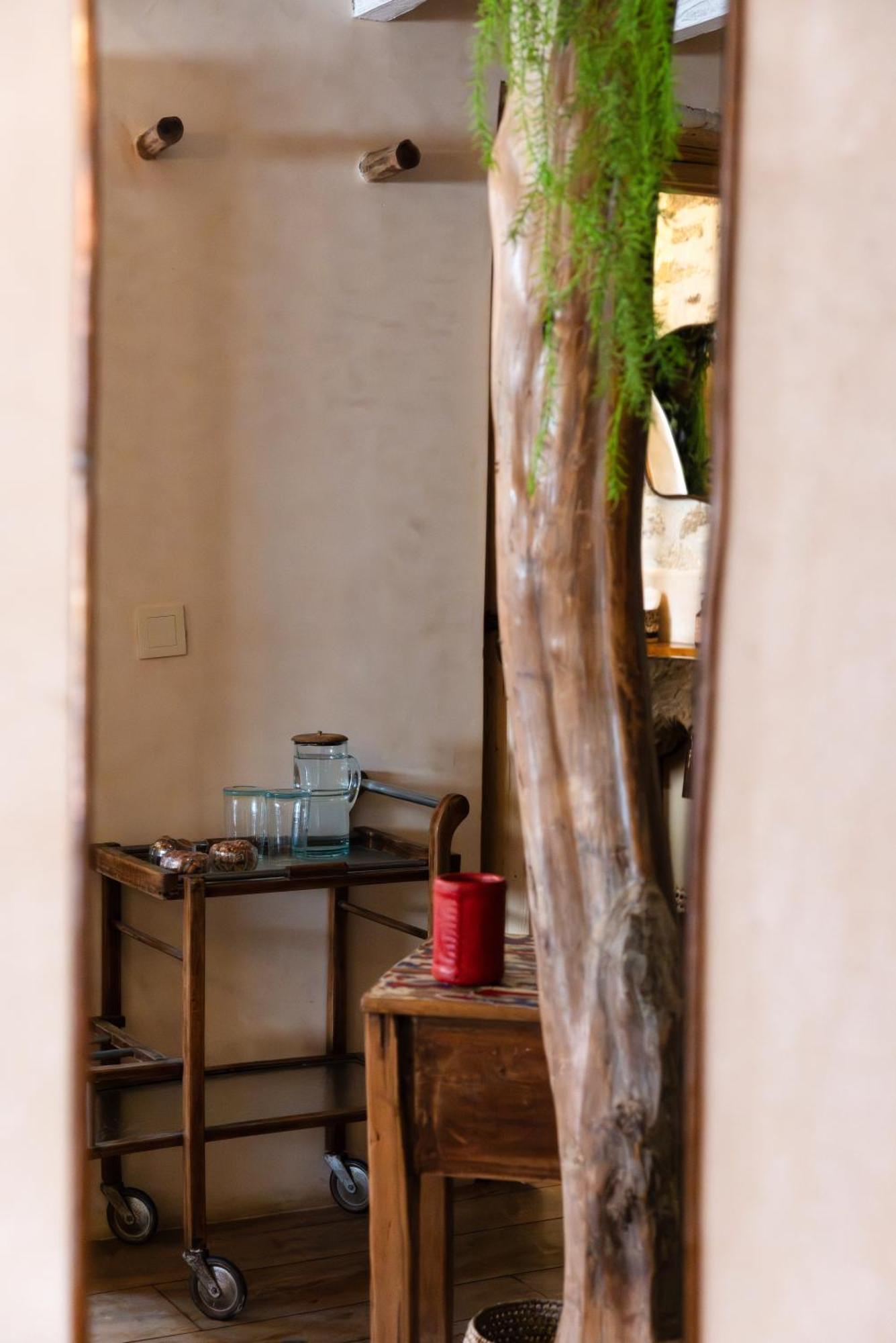 Mama Lova Hotel, Riad, Restaurant & Spa Есувейра Екстериор снимка